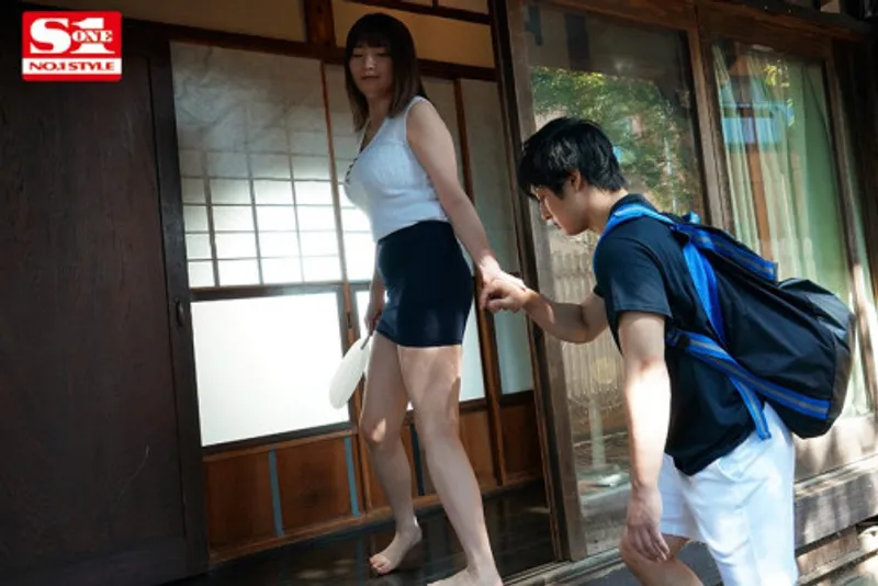 Anh chàng nứng lồn thằng nhỏ khi nhìn trộm em họ "đi ngoài" với chồng