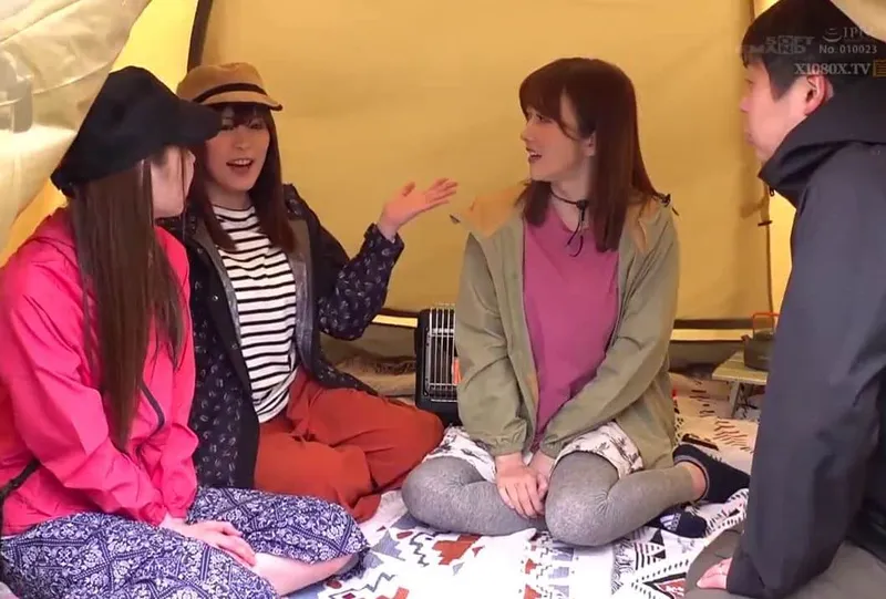 Chuyện lạ đời, chồng thay bà xã đi cắm trại với mấy cô bạn của bà xã ở khu phố…