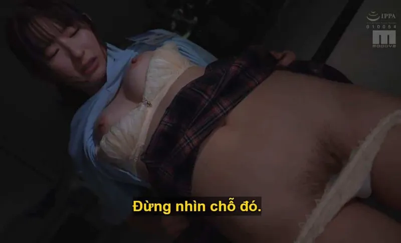 Ông chủ lập mưu "xử đẹp" cô nhân viên dưới quyền kiêu căng lười nhác, suốt ngày chỉ mải mê chat chit cùng người yêu.
